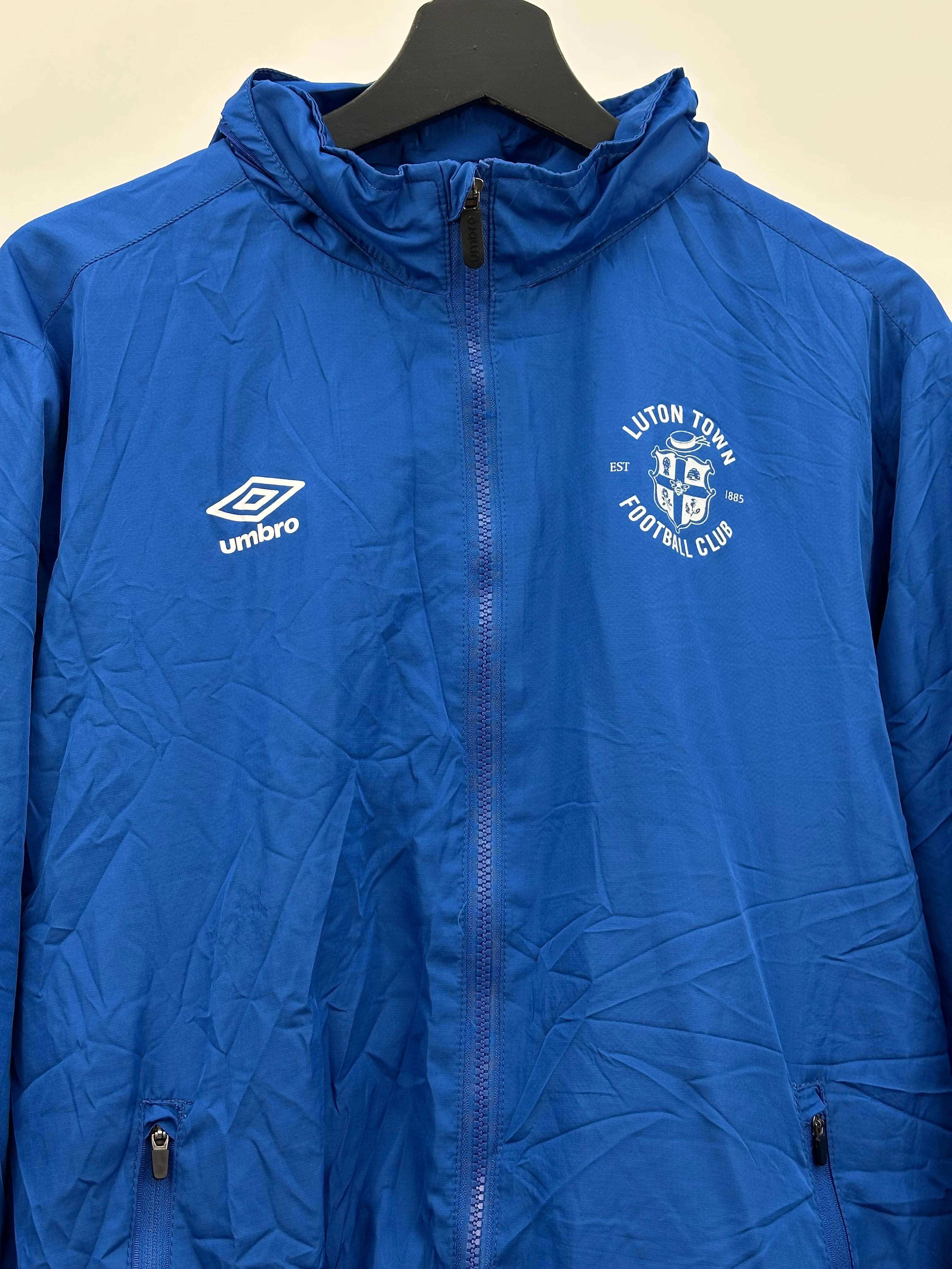 UMBRO LUTON TOWN CLUB SWEATSHIRT SIZE: M