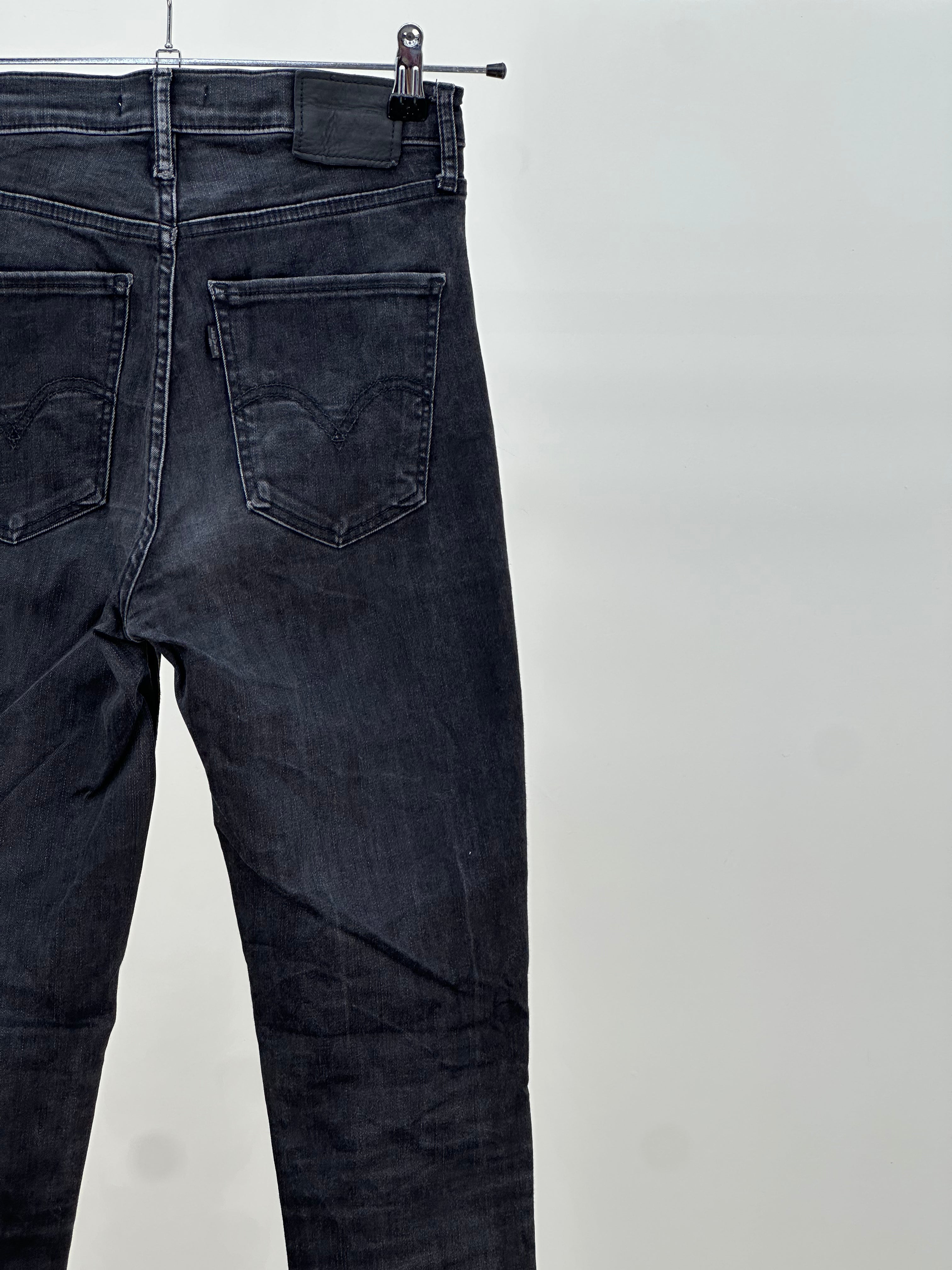 LEVI'S SKINNY W28 L32