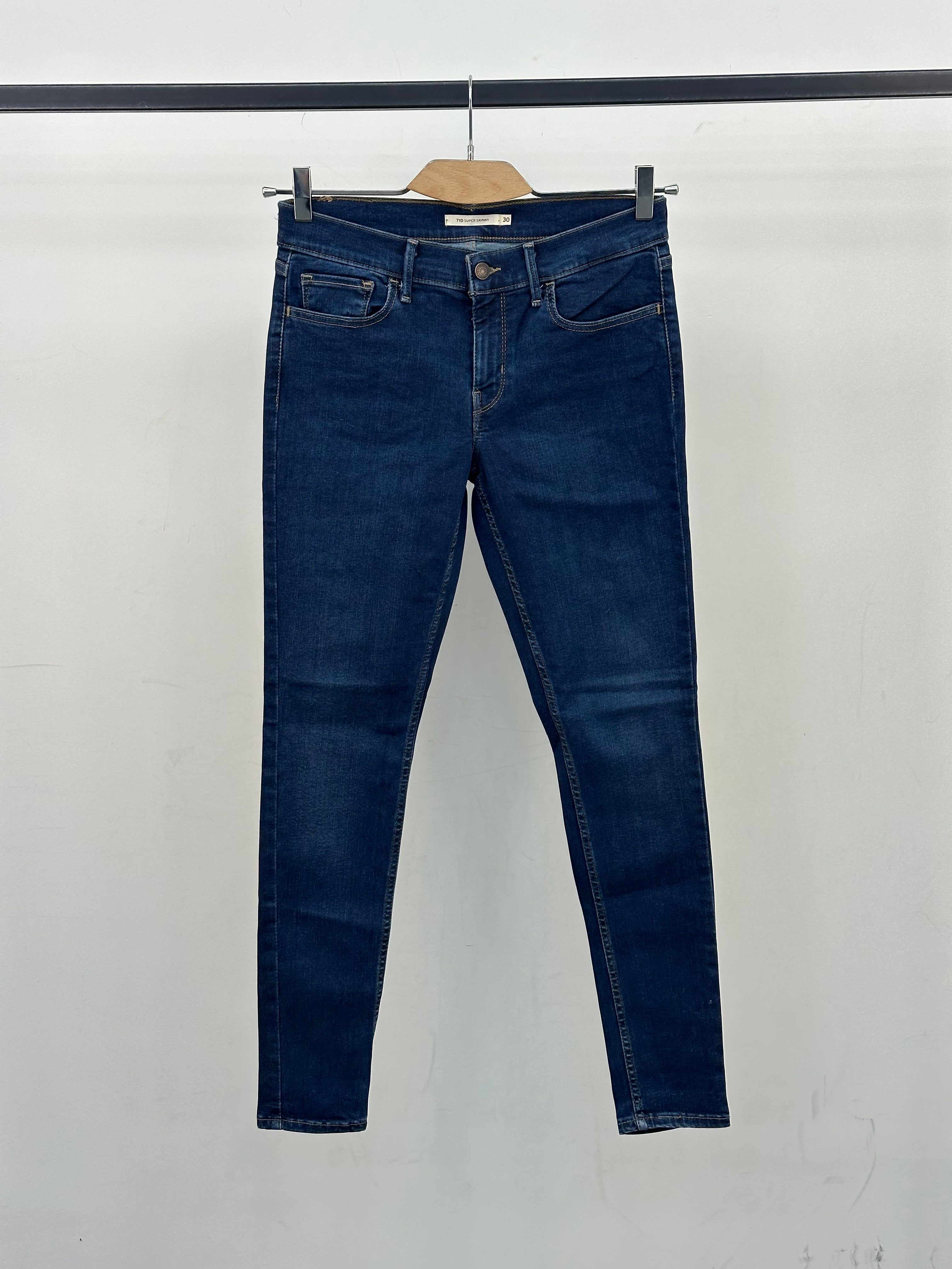 LEVI'S 710 SUPER SKINNY: 44 ITA = W30 L32