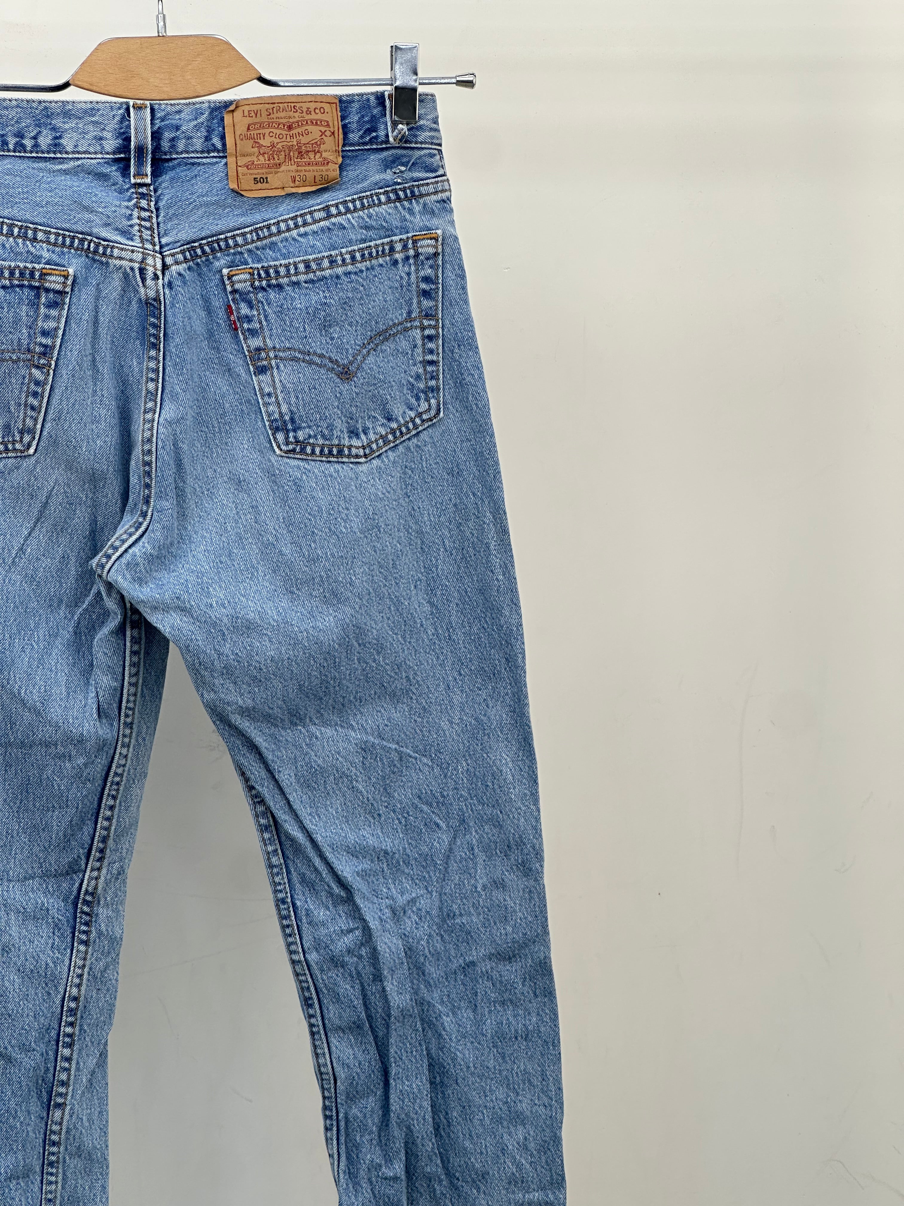 LEVI'S 501 REGUALR FIT: 44 ITA = W30 L30