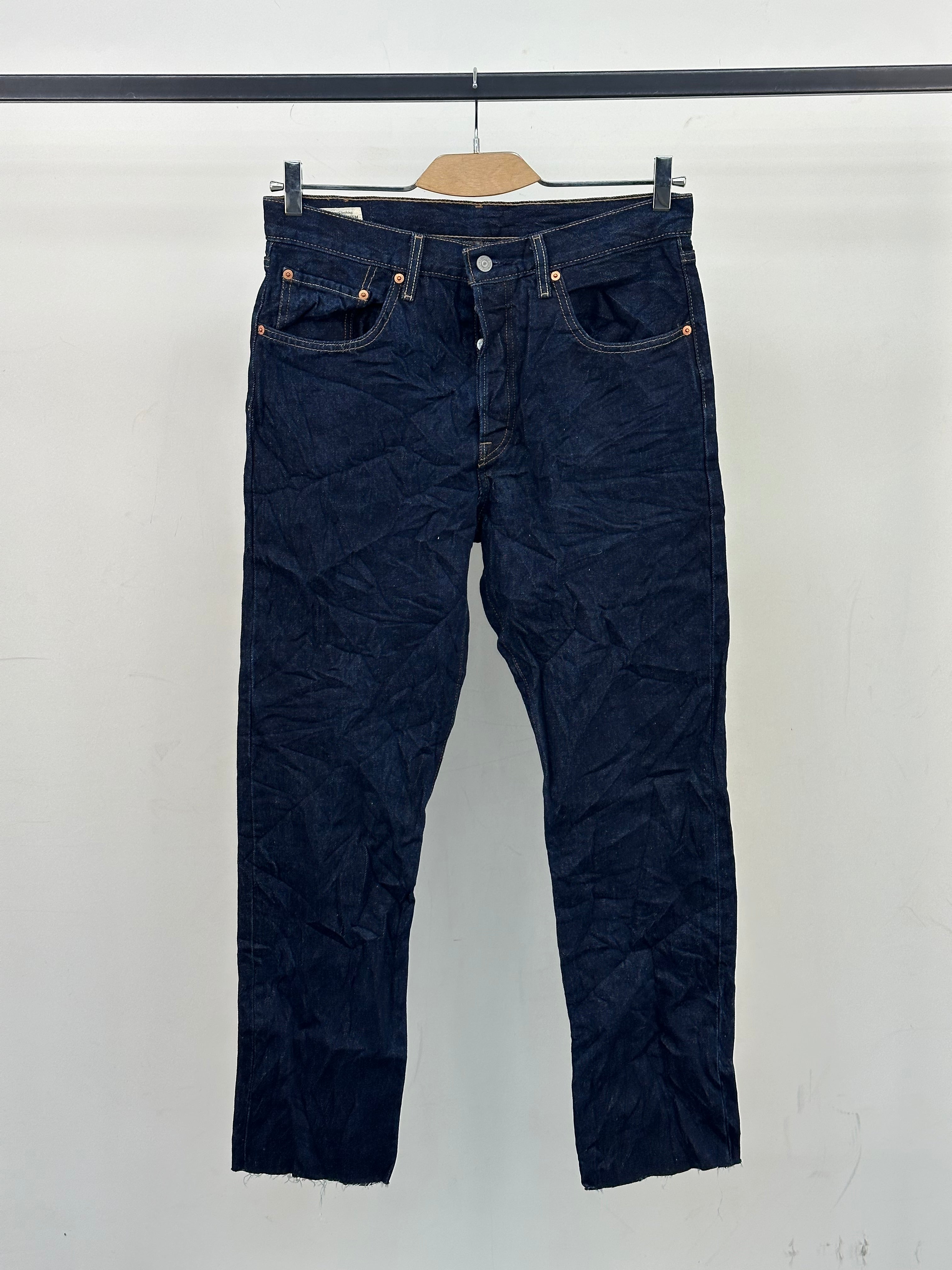 LEVI'S 501 REGUALR FIT: 44 ITA = W30 L32