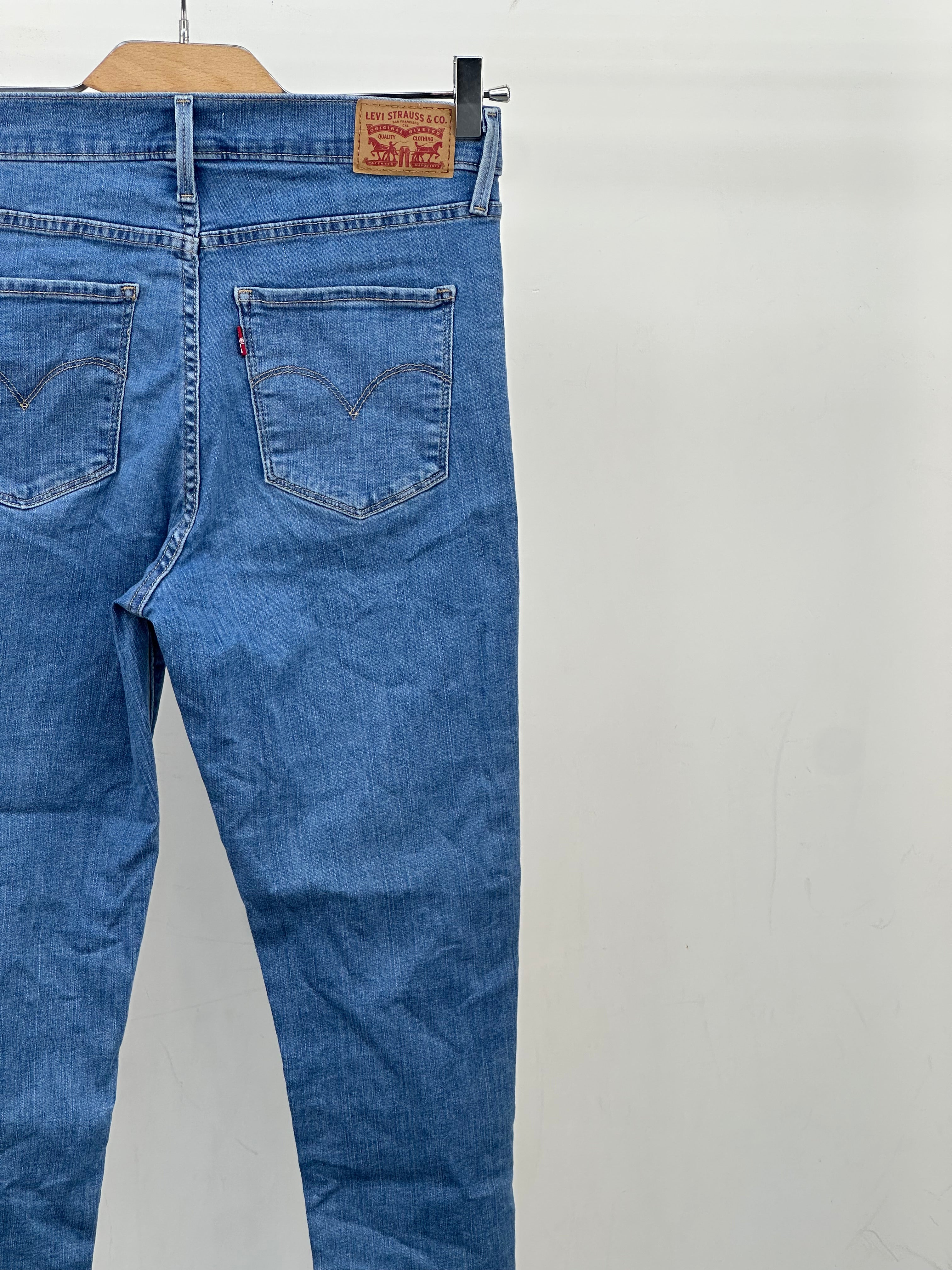 LEVI'S HIGH RISE SUPER SKINNY: 44 ITA = W30 L30