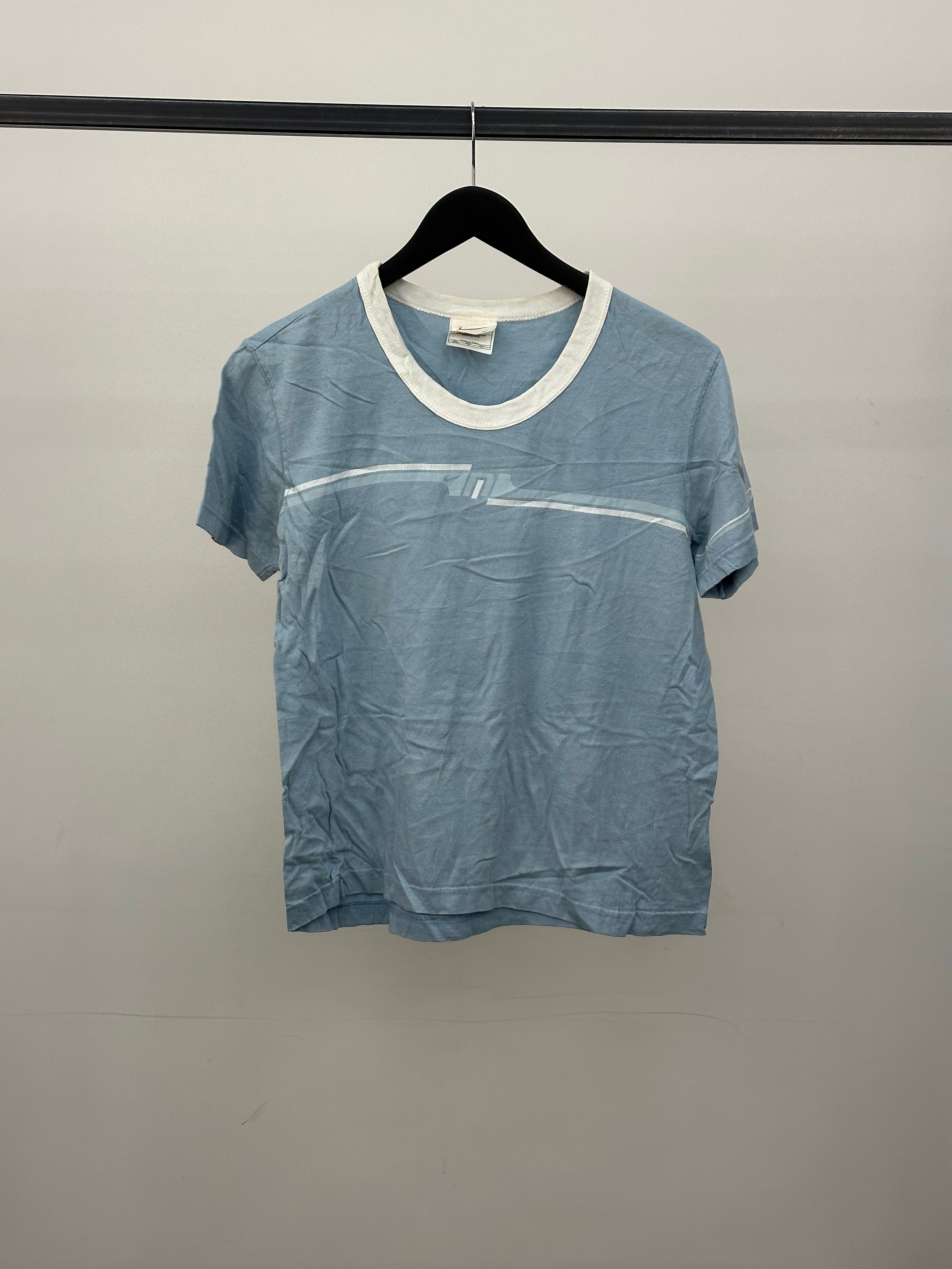 NIKE T-SHIRT SIZE: M (BOY)