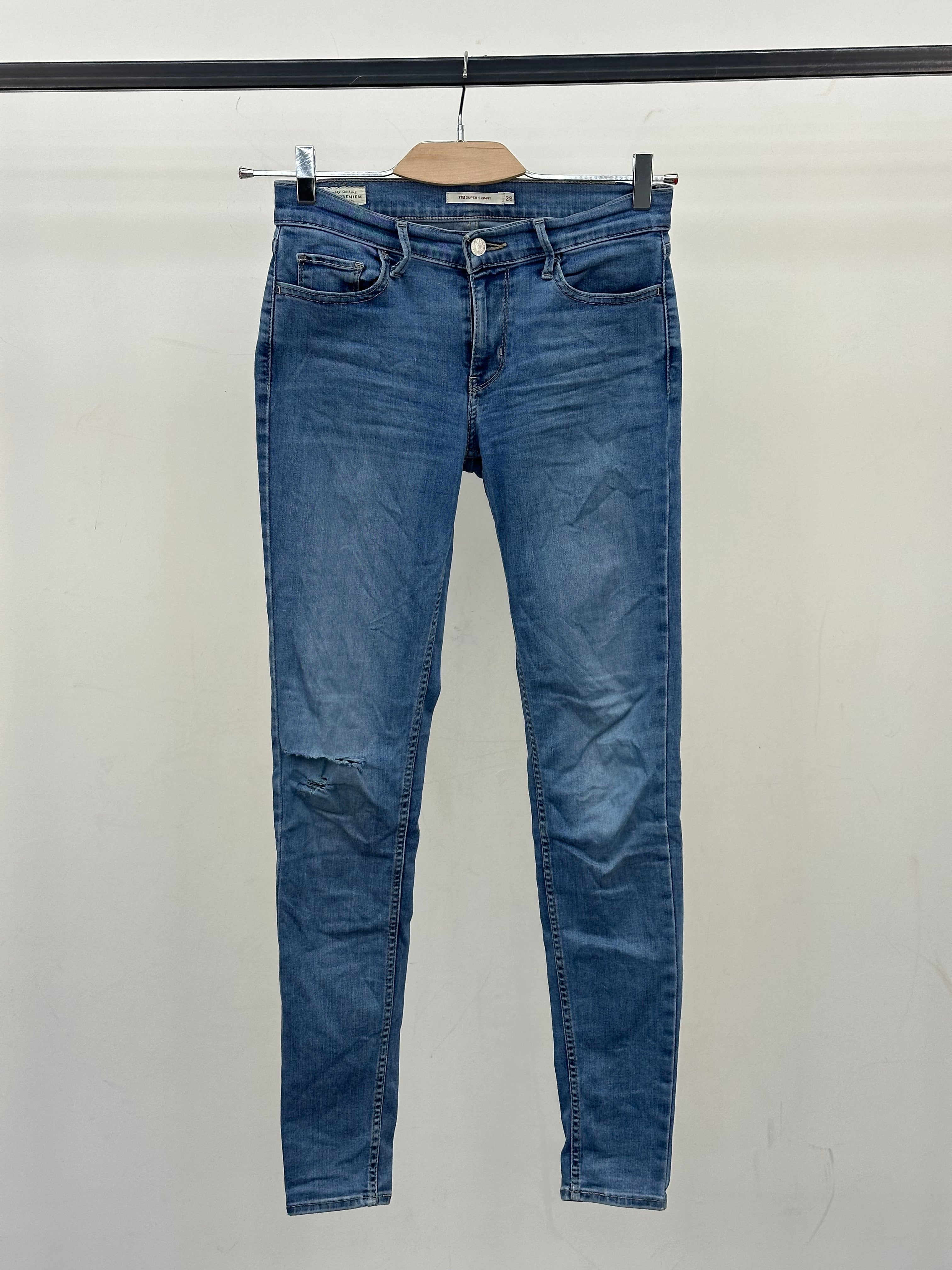 LEVI'S 710 SUPER SKINNY FIT: 42 ITA = W28 L32