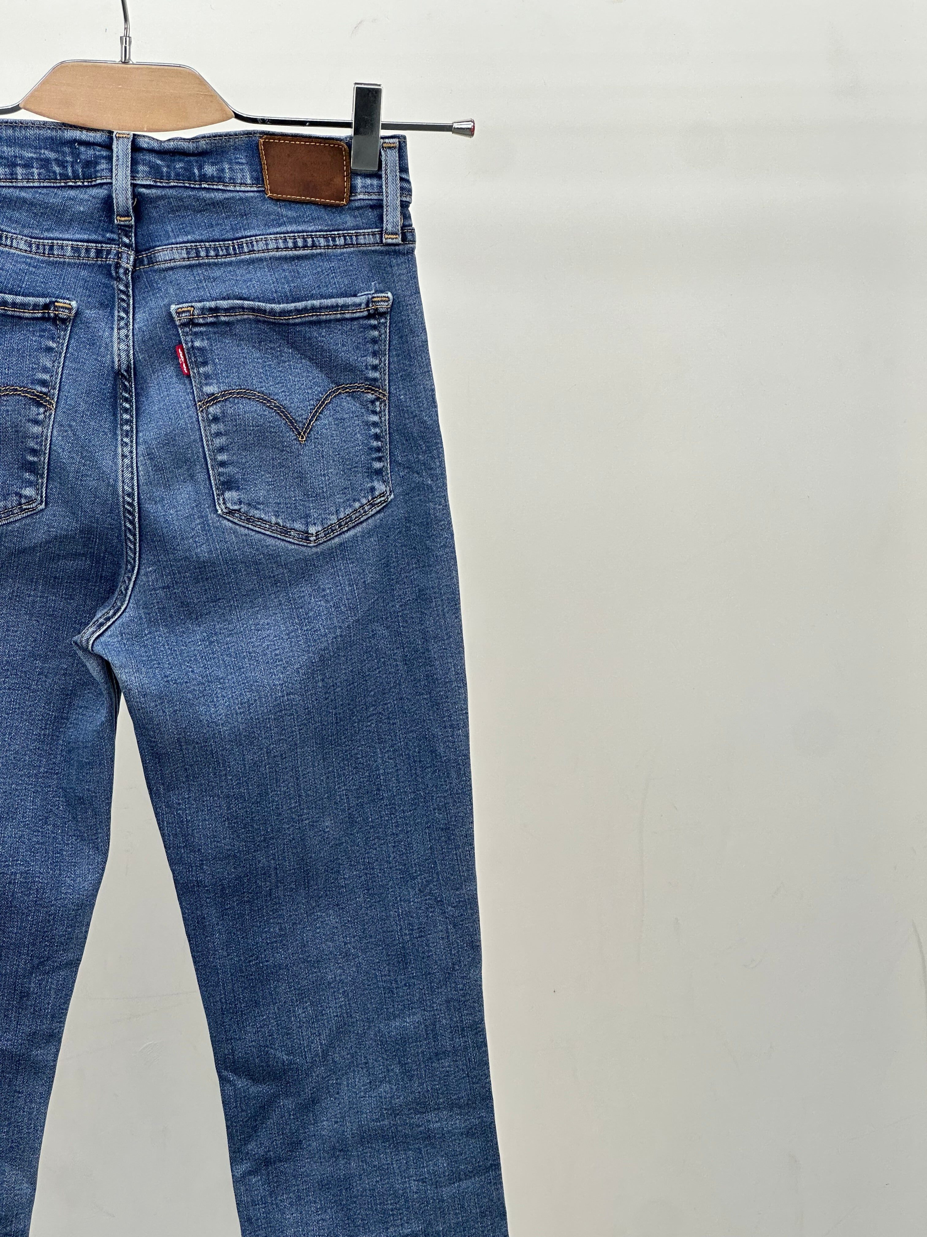 LEVI'S 724 HIGH RISE STRAIGHT FIT: 40 ITA = W26