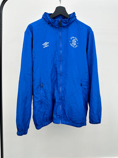 UMBRO LUTON TOWN CLUB SWEATSHIRT SIZE: M