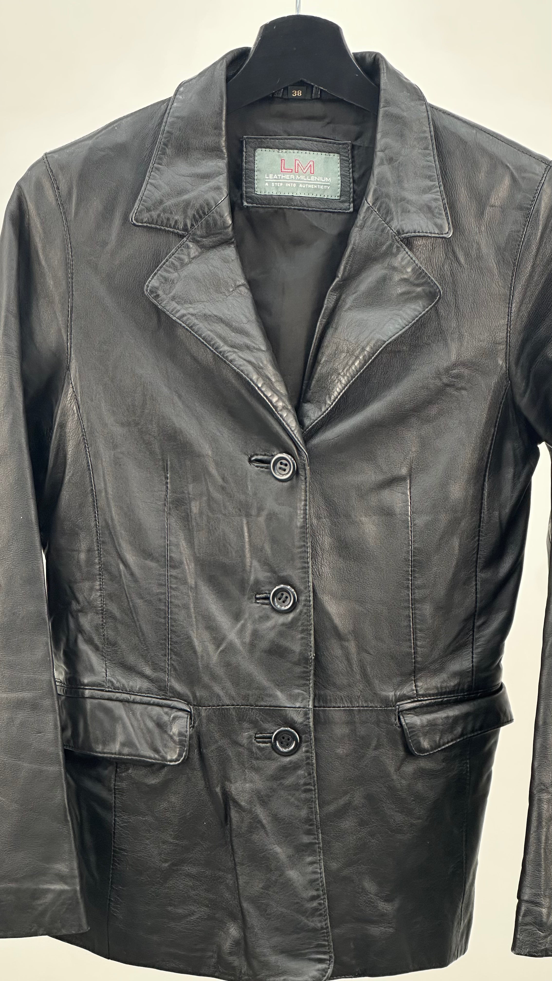 SHAPED LEATHER JACKET