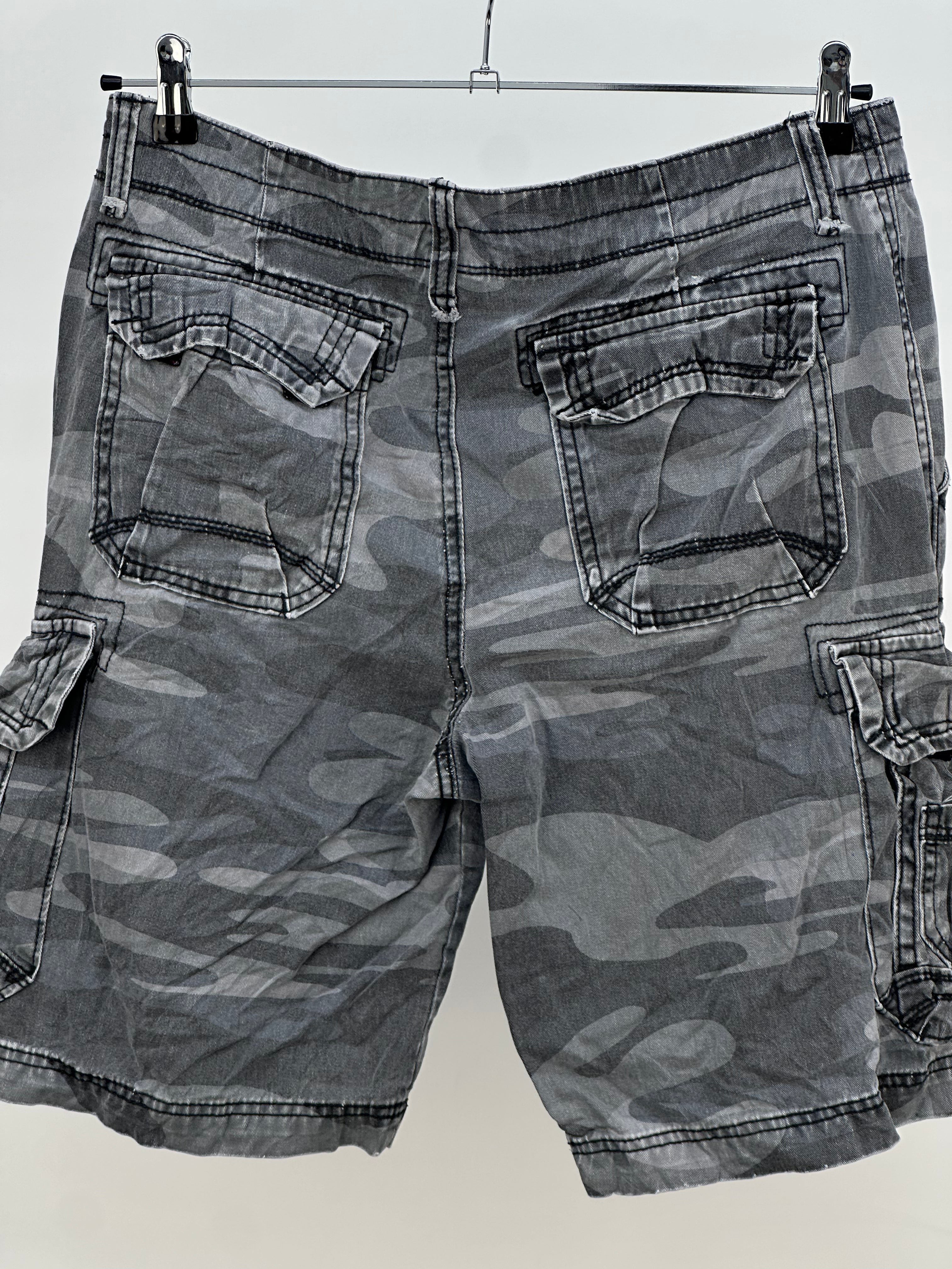 ARMY CARGO SHORTS TAGLIA : 46 ITA = W32