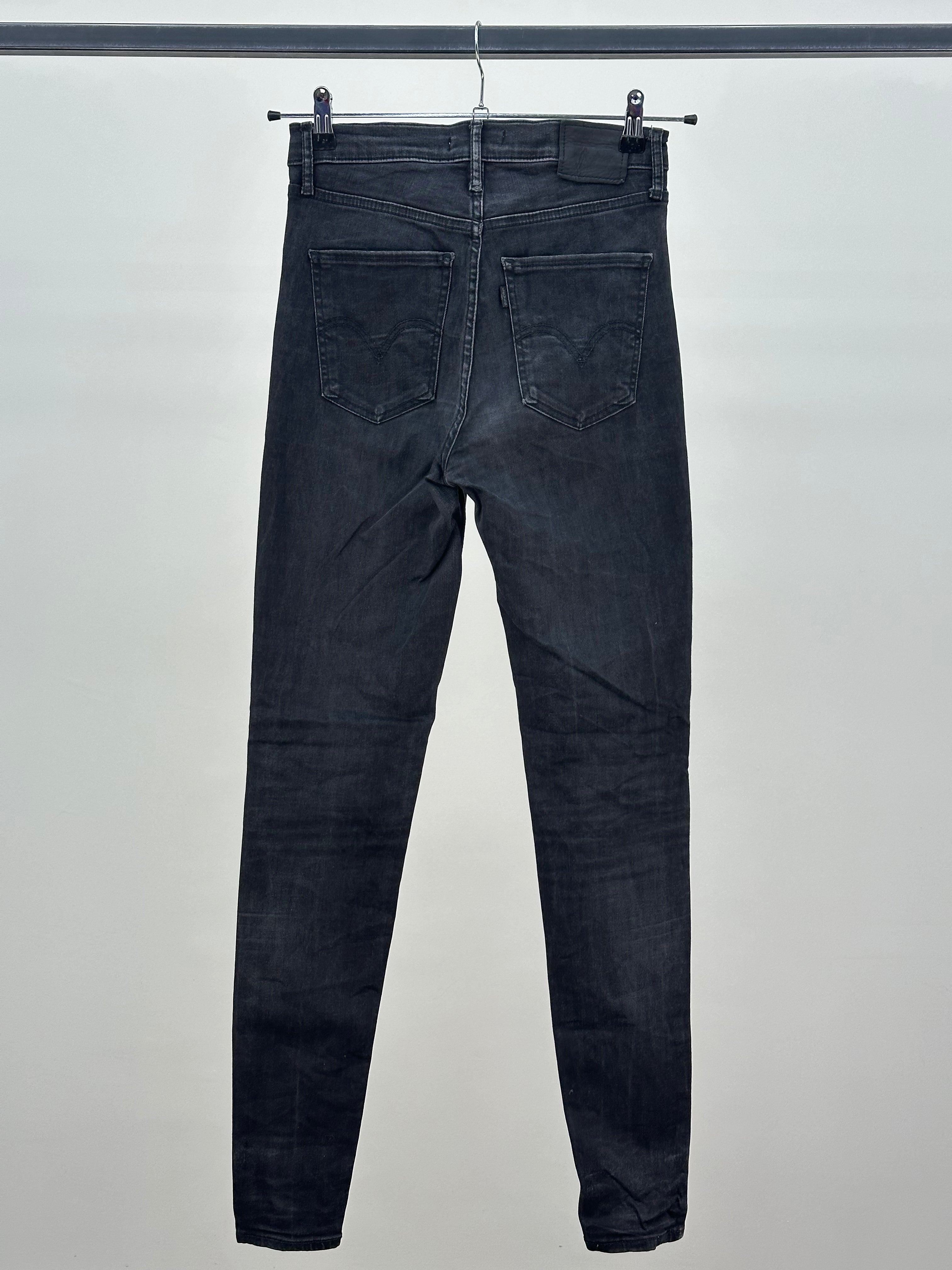 LEVI'S SKINNY W28 L32