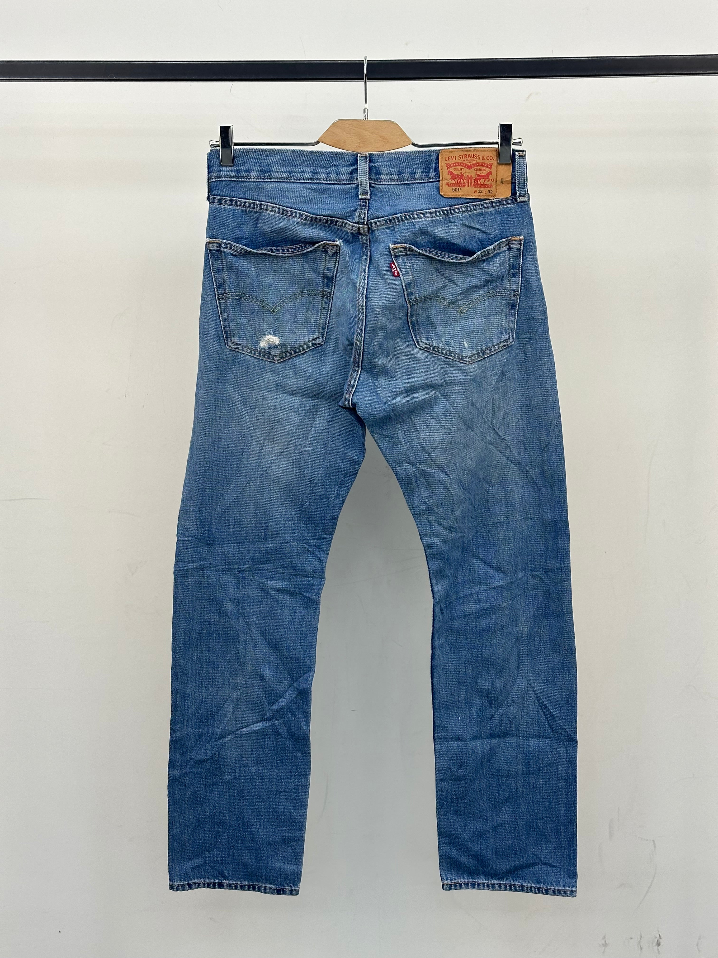 LEVI'S 501 REGULAR FIT: 46 ITA = W32 L32