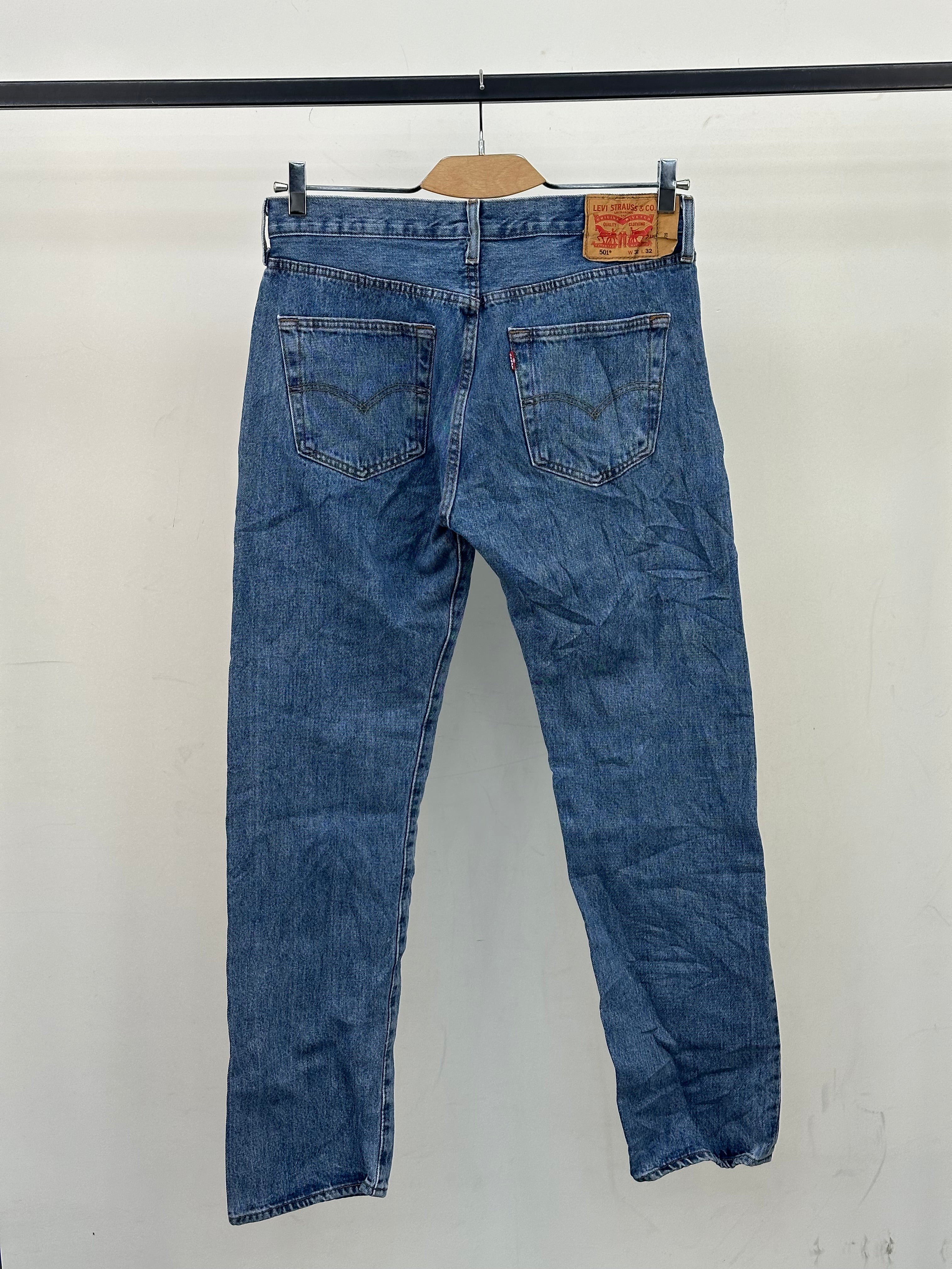 LEVI'S 501 REGULAR FIT: 46 ITA = W32 L32