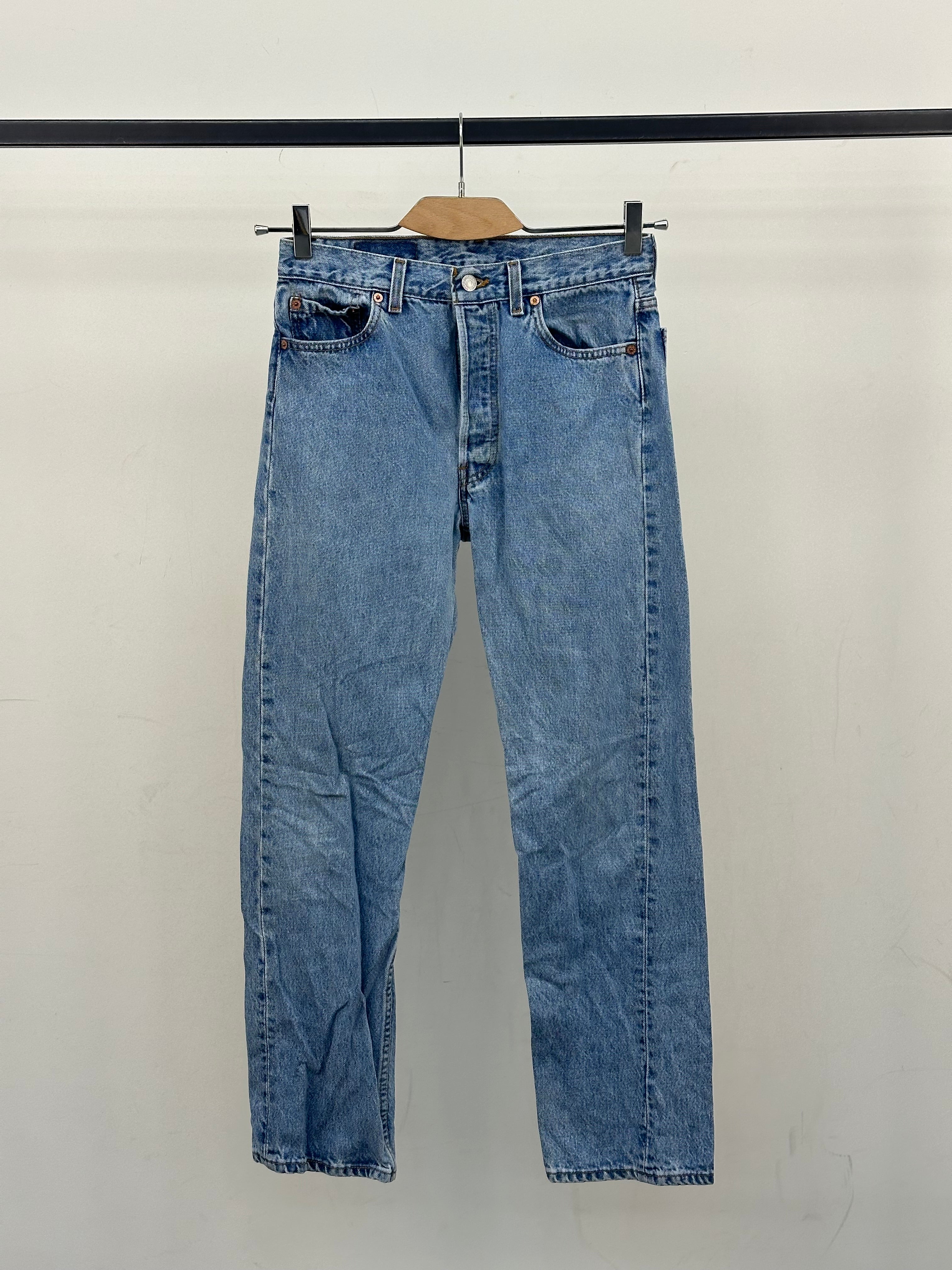 LEVI'S 501 REGUALR FIT: 44 ITA = W30 L30