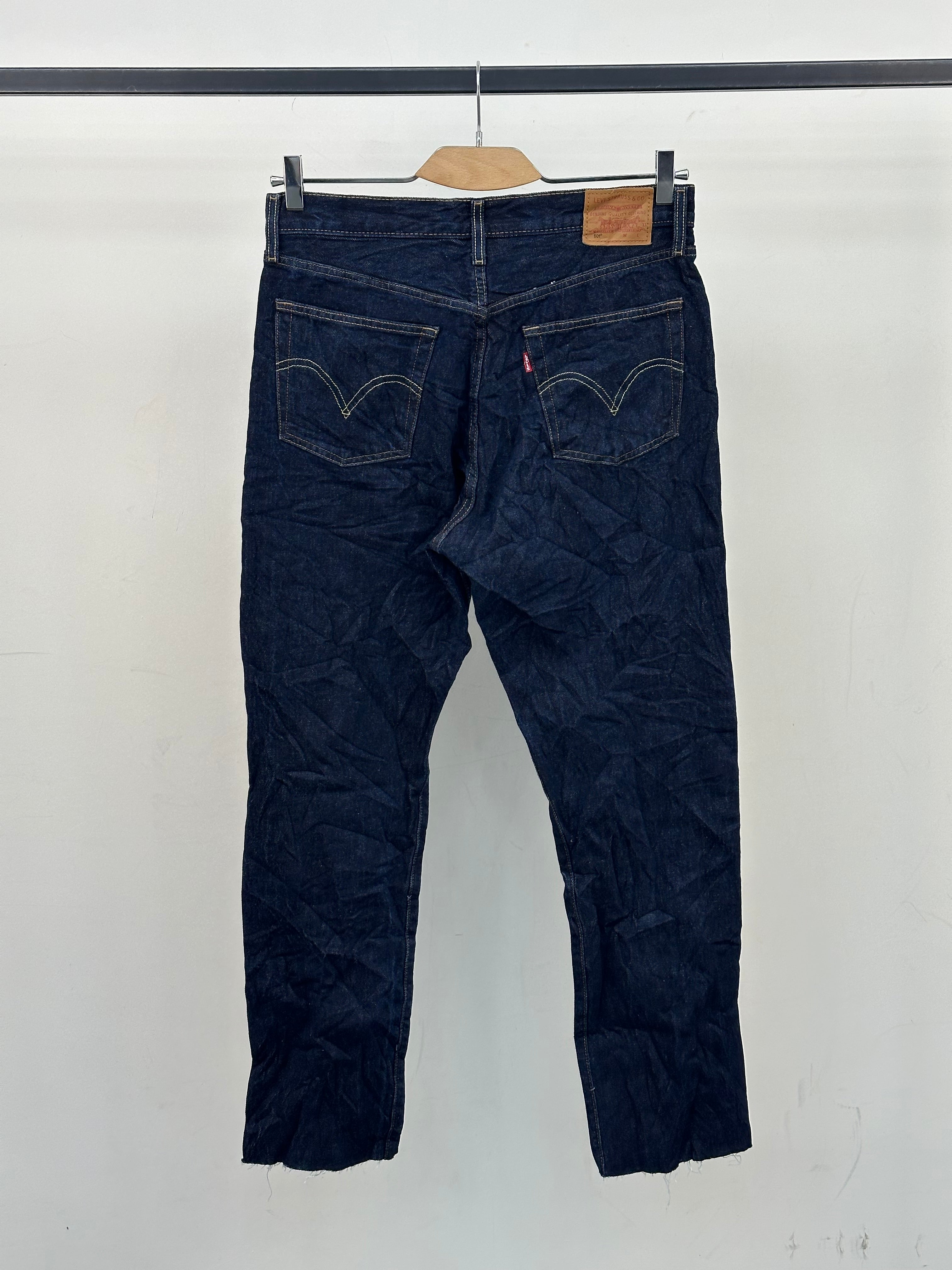 LEVI'S 501 REGUALR FIT: 44 ITA = W30 L32