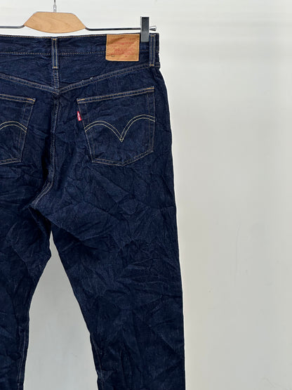 LEVI'S 501 REGUALR FIT: 44 ITA = W30 L32