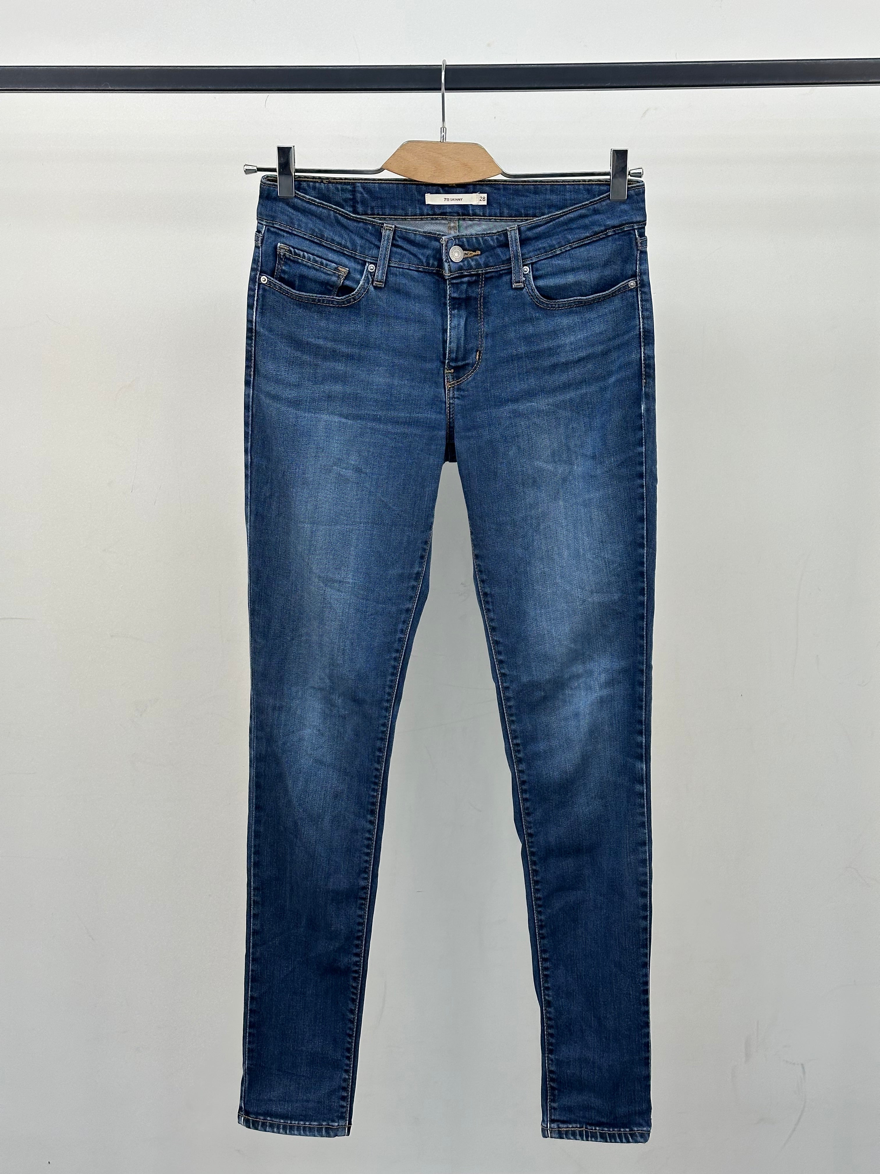 LEVI'S 711 SKINNY: 42 ITA = W28 L32