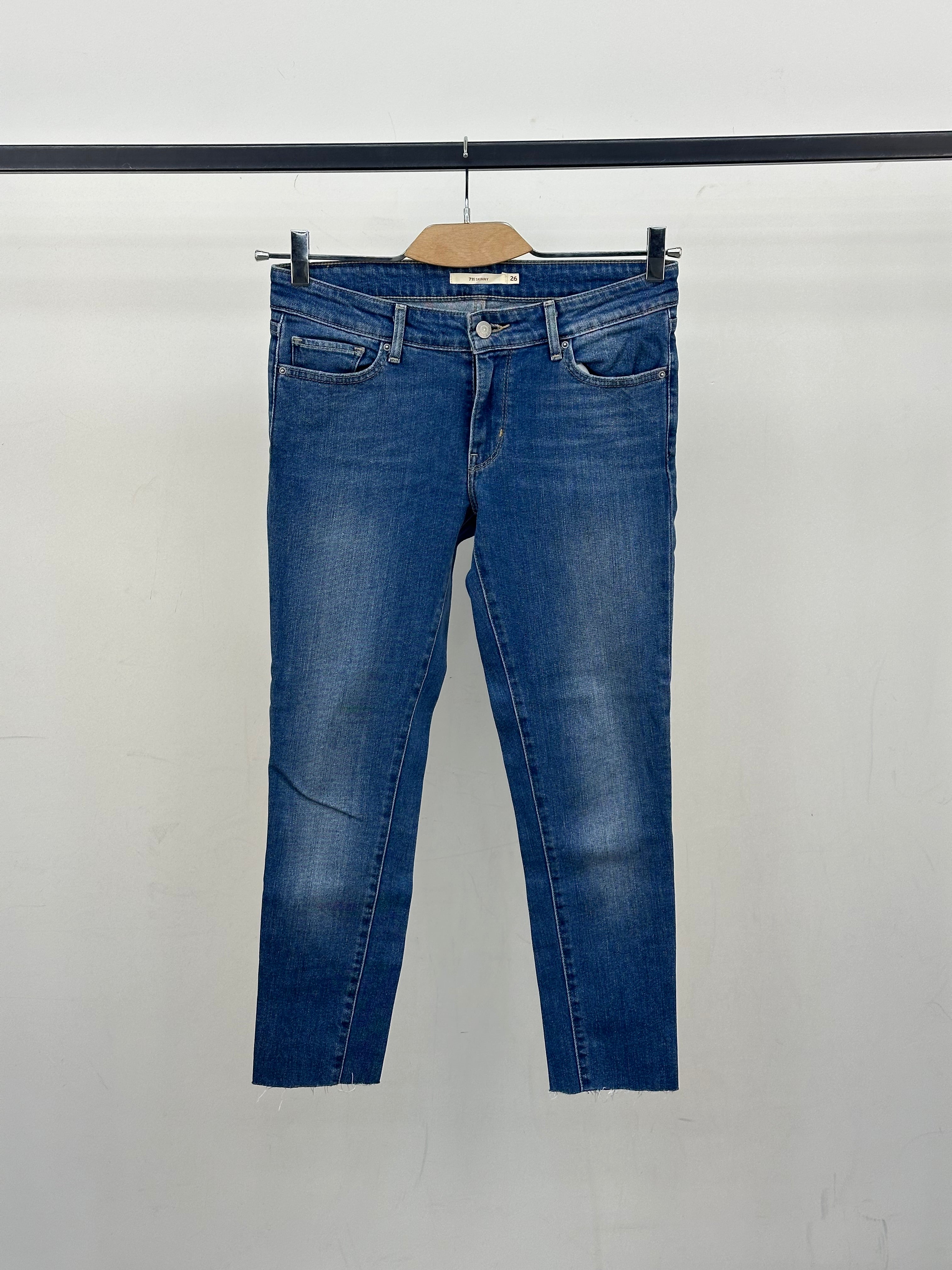 LEVI'S 711 SKINNY: 40 ITA = W26 L32