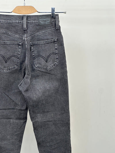 LEVI'S HIGH WAISTED TAPER : 40 ITA = W26 L27