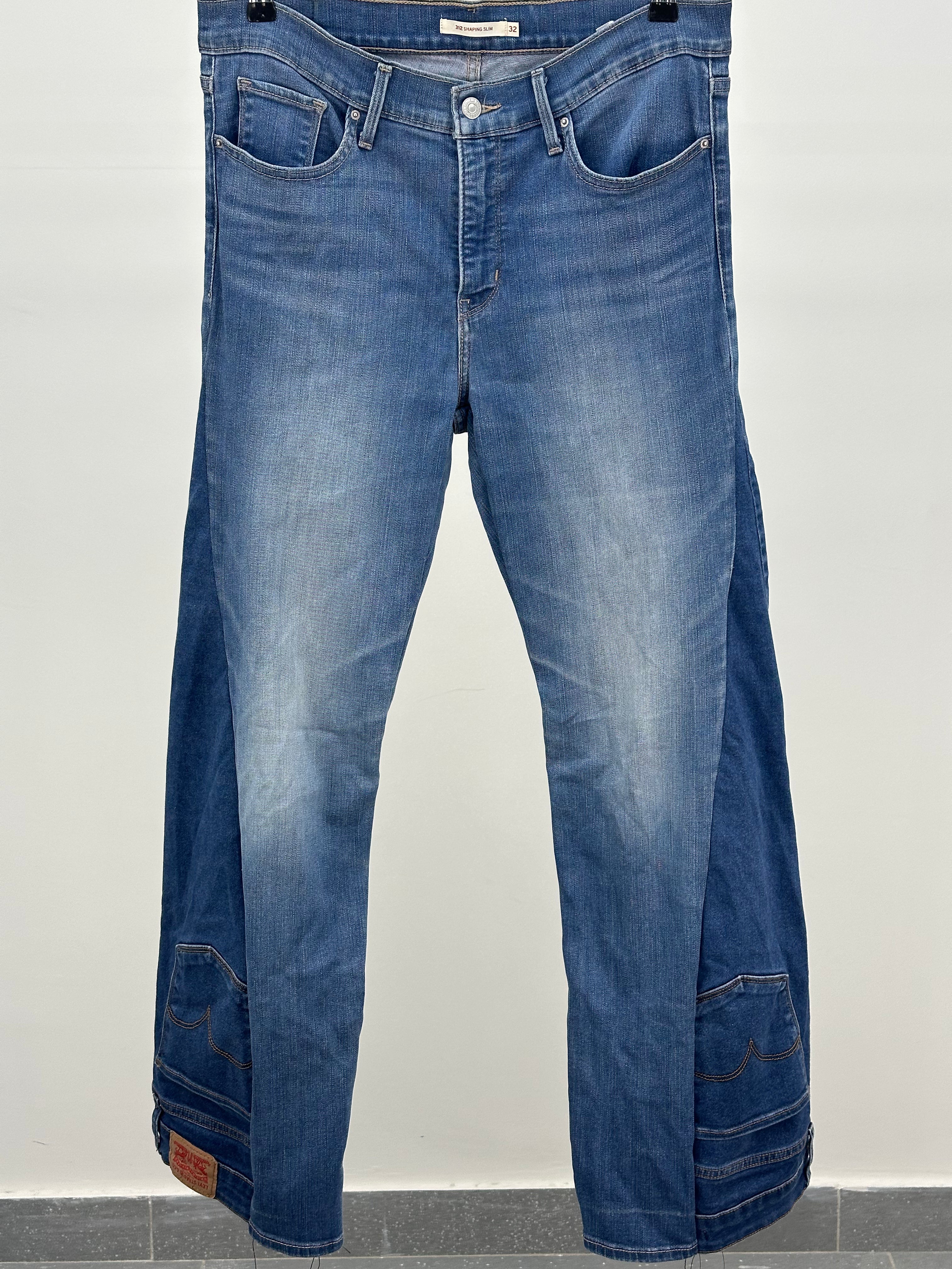 LEVI'S CUSTOM BOOTCUT W32