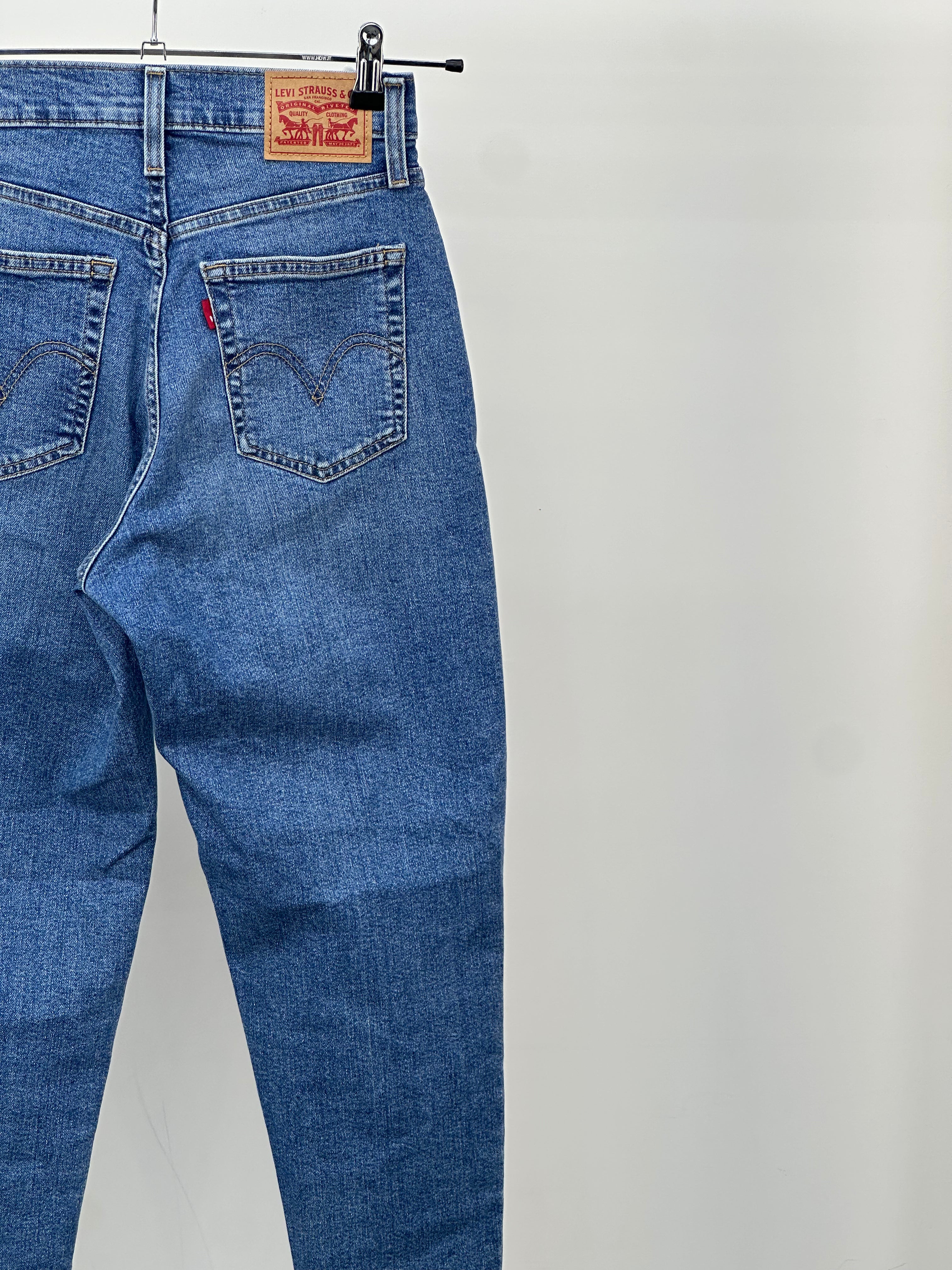 LEVI'S HIGH WAISTED MOM JEAN TAGLIA: 39 ITA = W25