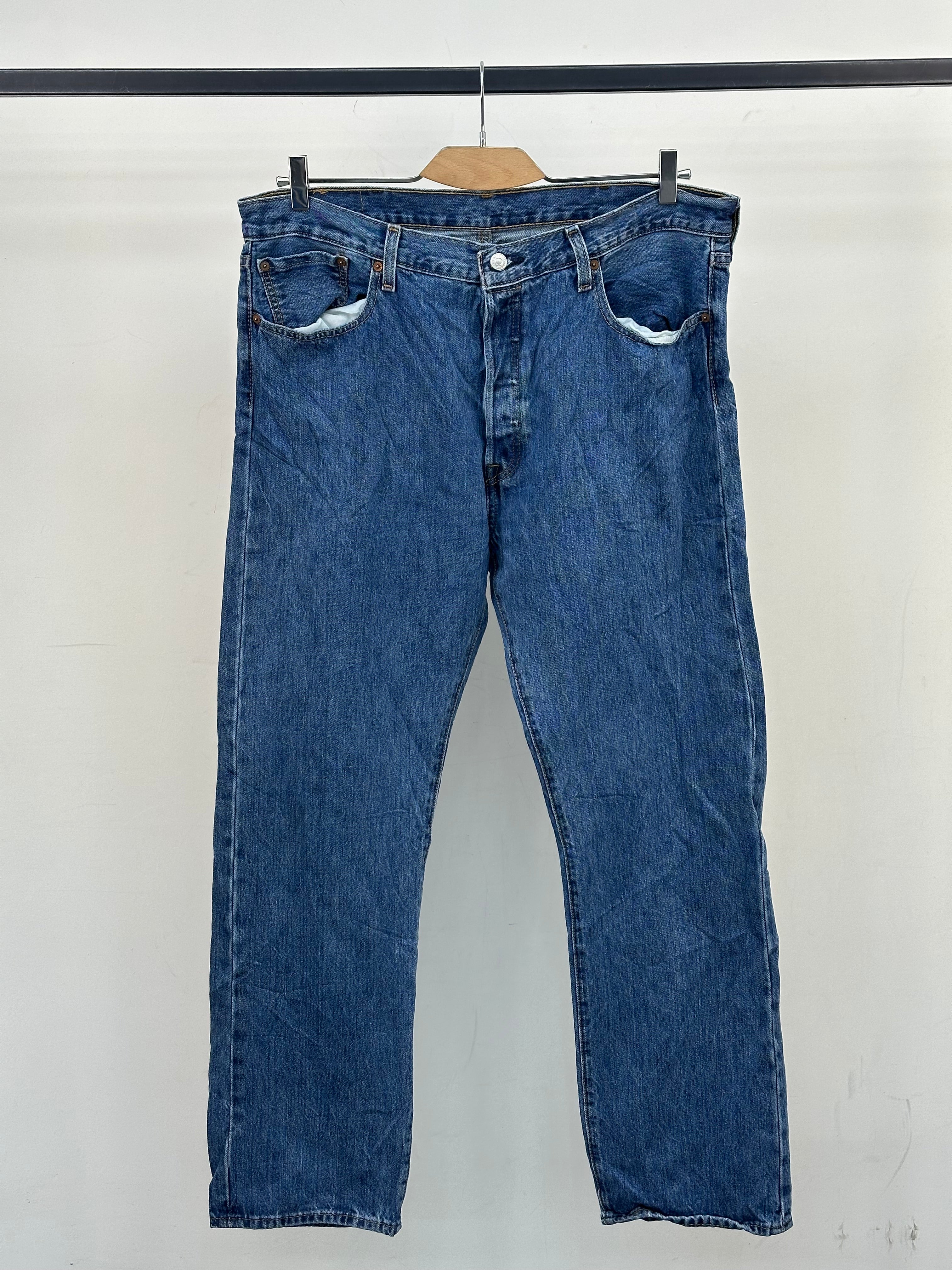 LEVI'S 501 REGULAR  FIT: 50 ITA = W38 L32