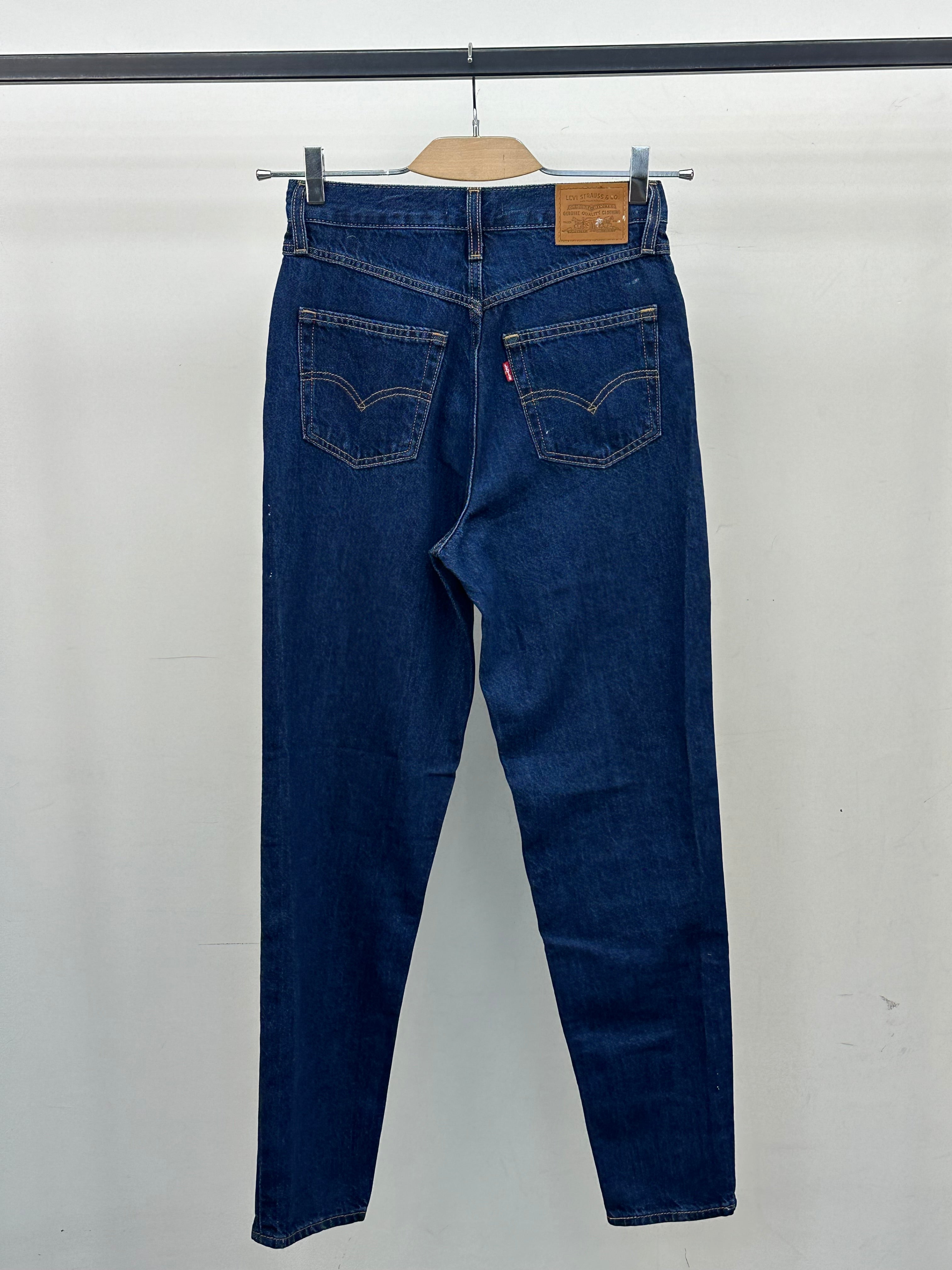 LEVI'S 80'S MOM JEAN TAGLIA: 40 ITA = W26 L30