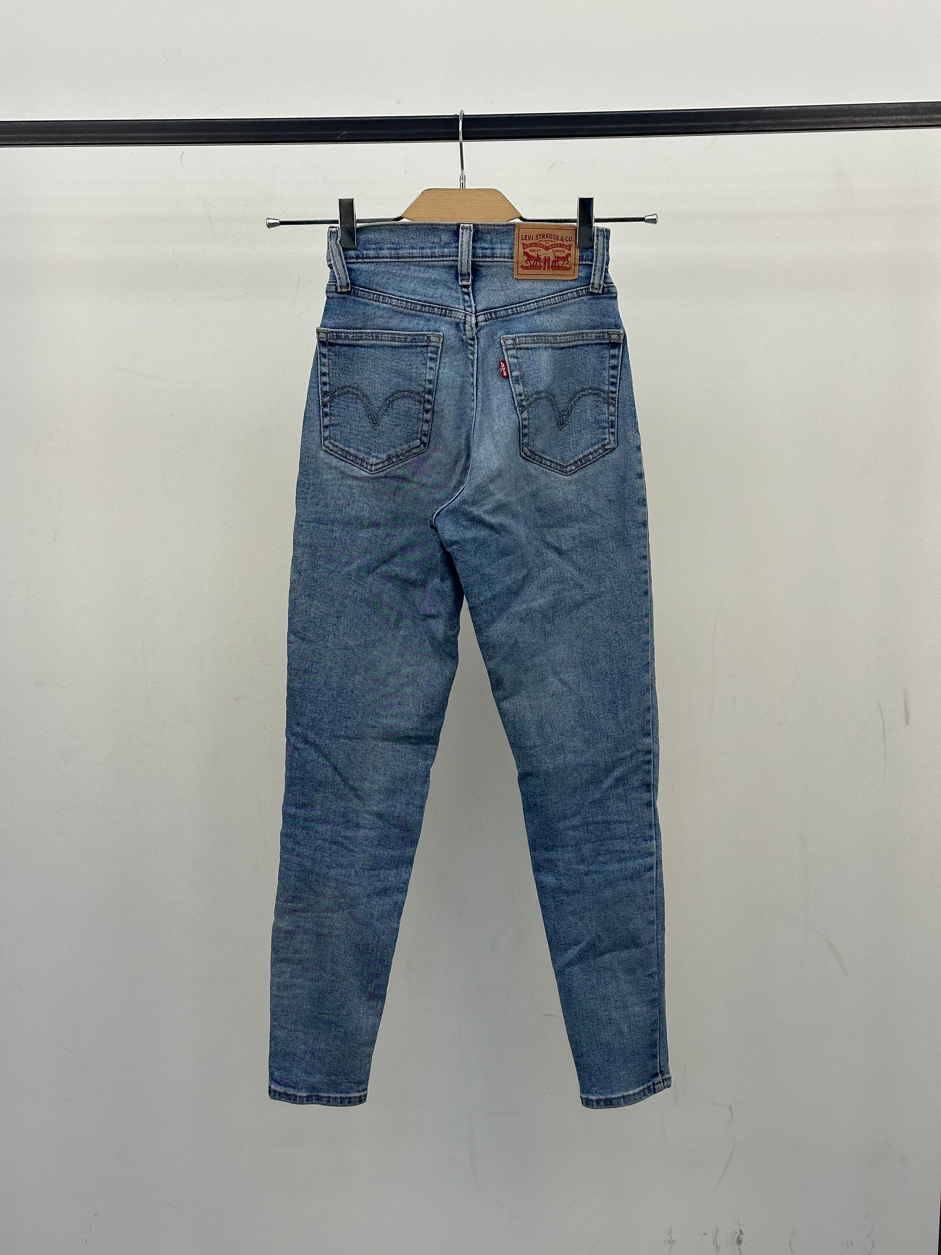 LEVI'S HIGH WAISTED MOM JEAN TAGLIA: 37 ITA = W23 L29