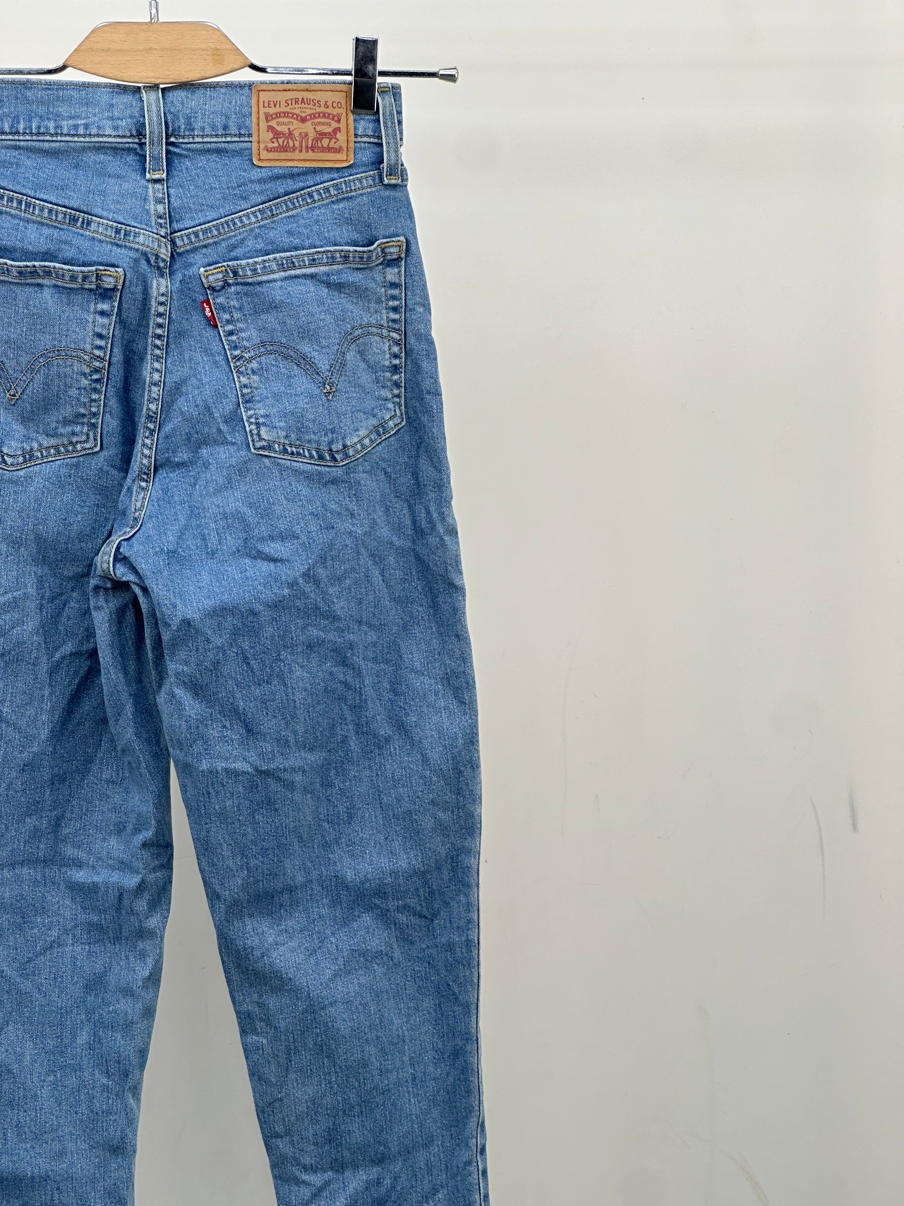 LEVI'S HIGH WAISTED MOM JEAN FIT: 40 ITA = W26 L29