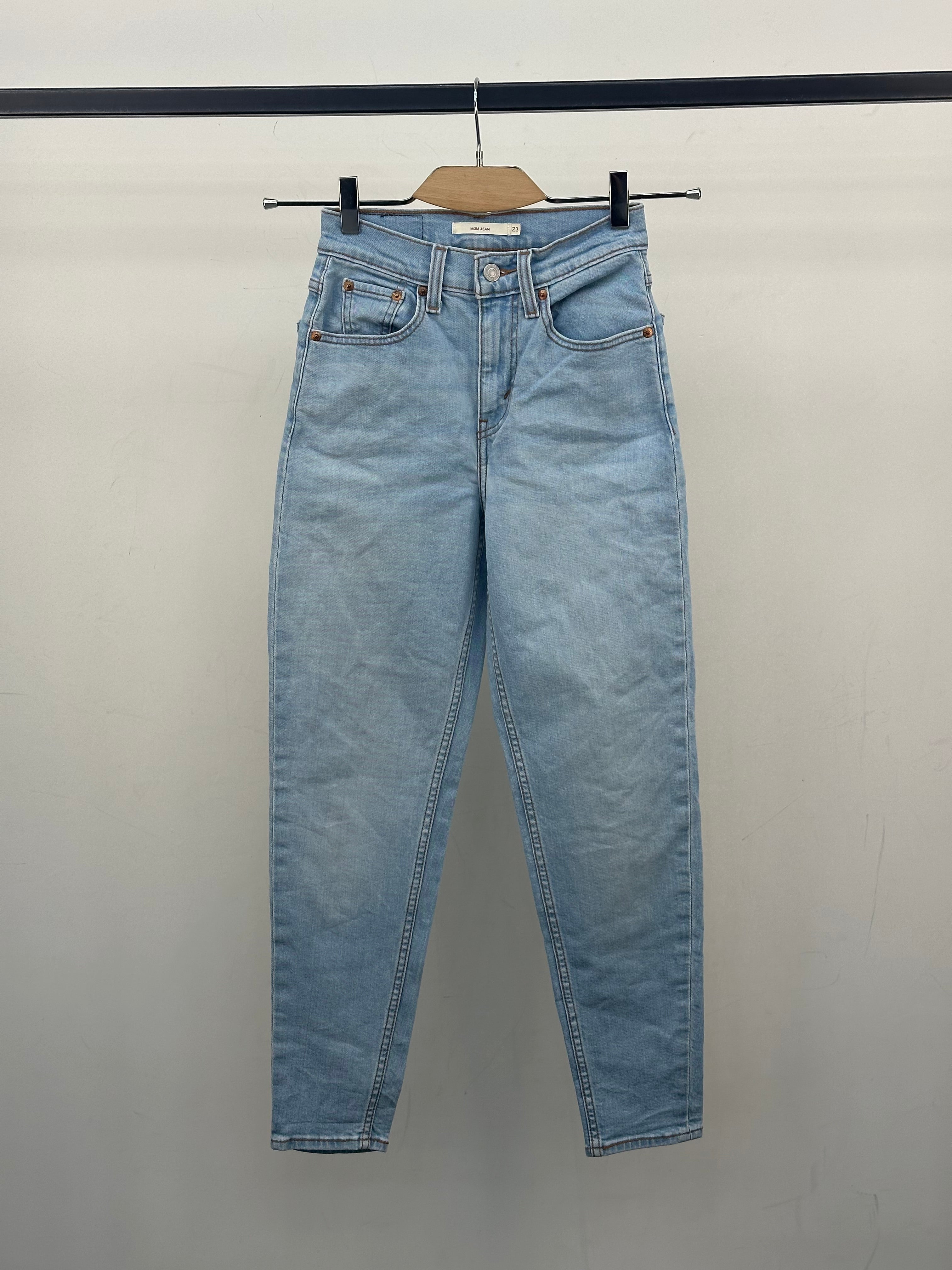 LEVI'S MOM JEAN TAGLIA: 37 ITA = W23