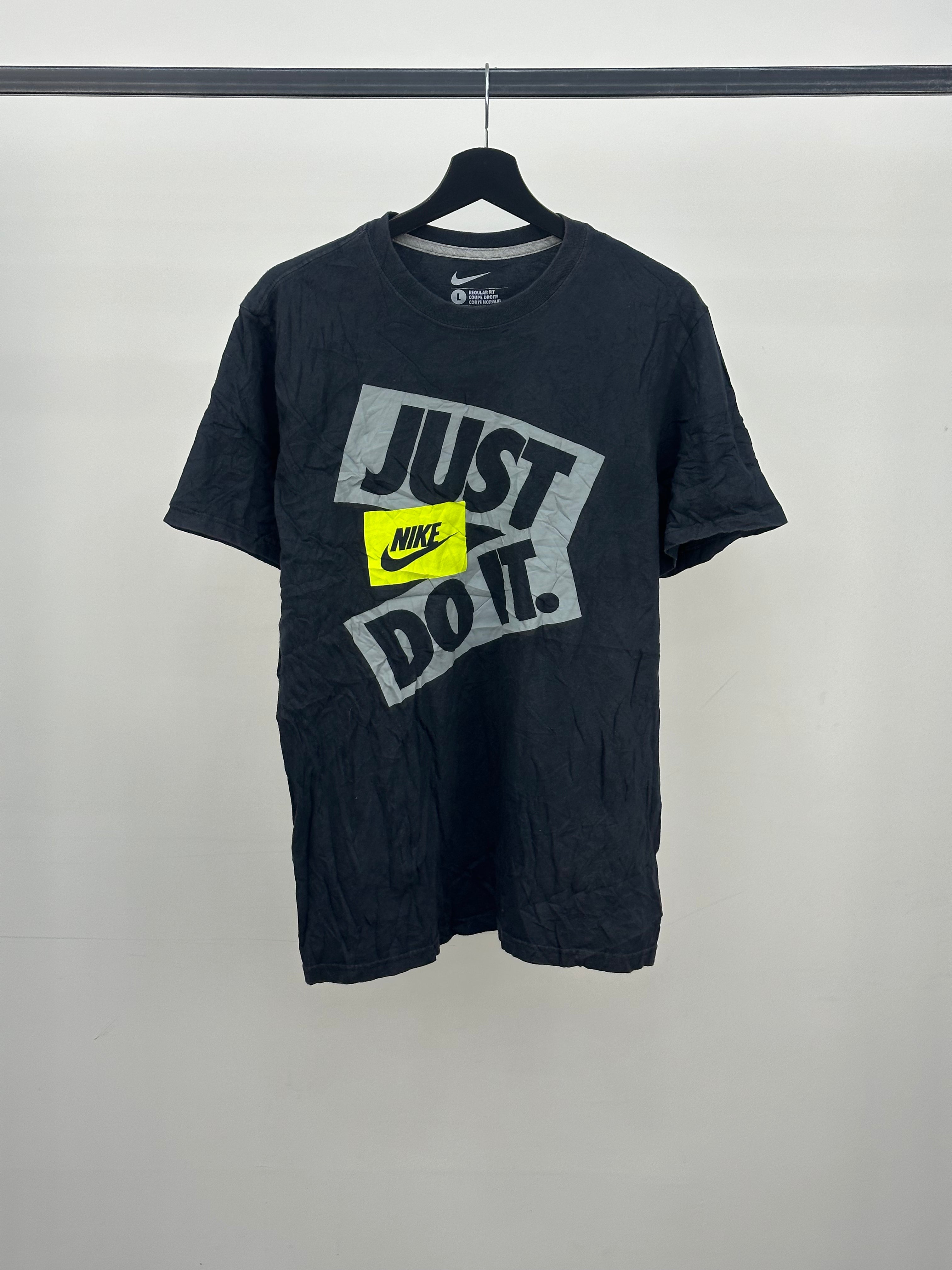 T-SHIRT NIKE TAGLIA: L
