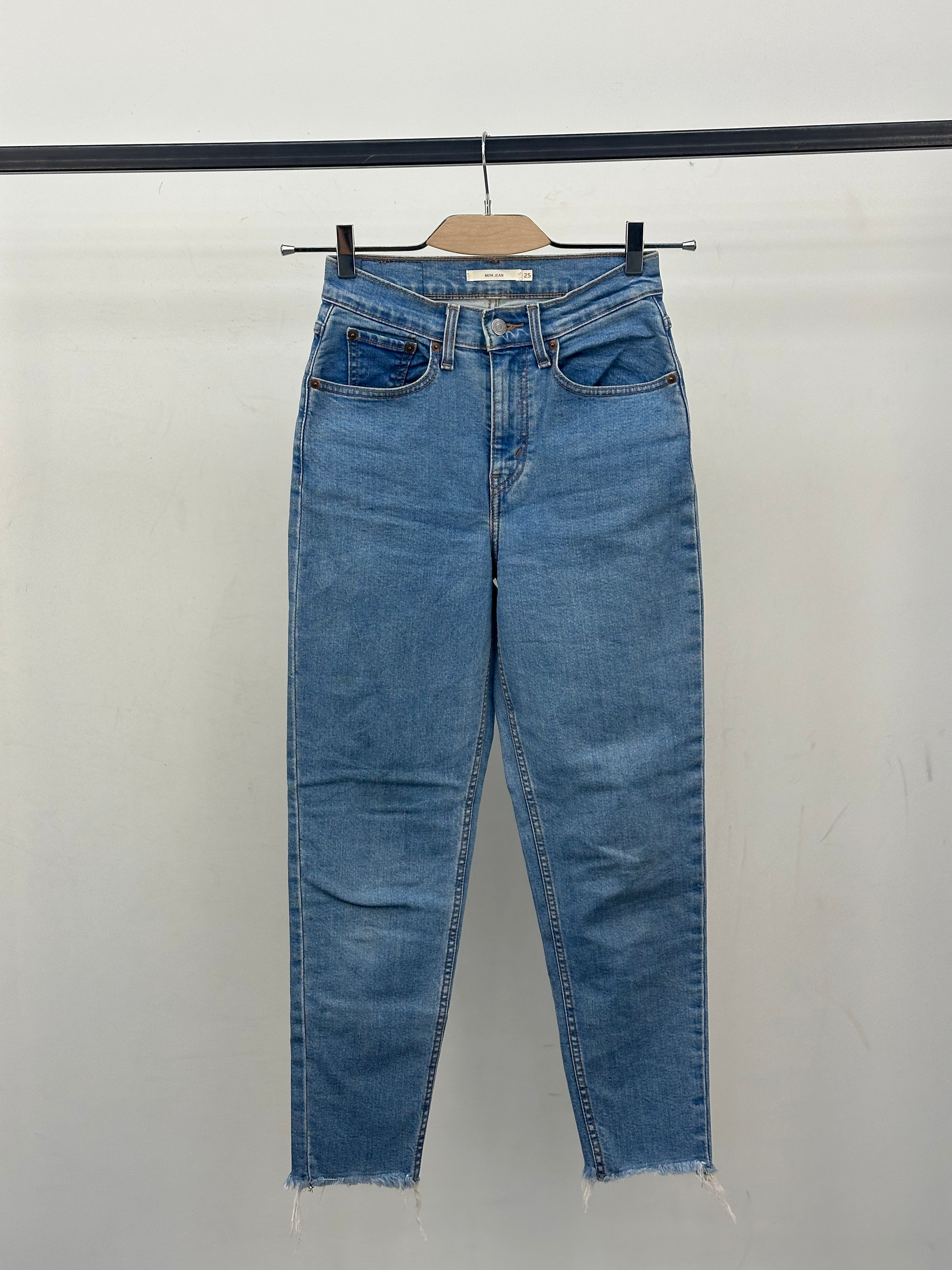 LEVI'S MOM JEAN FIT TAGLIA: 39 ITA = W25