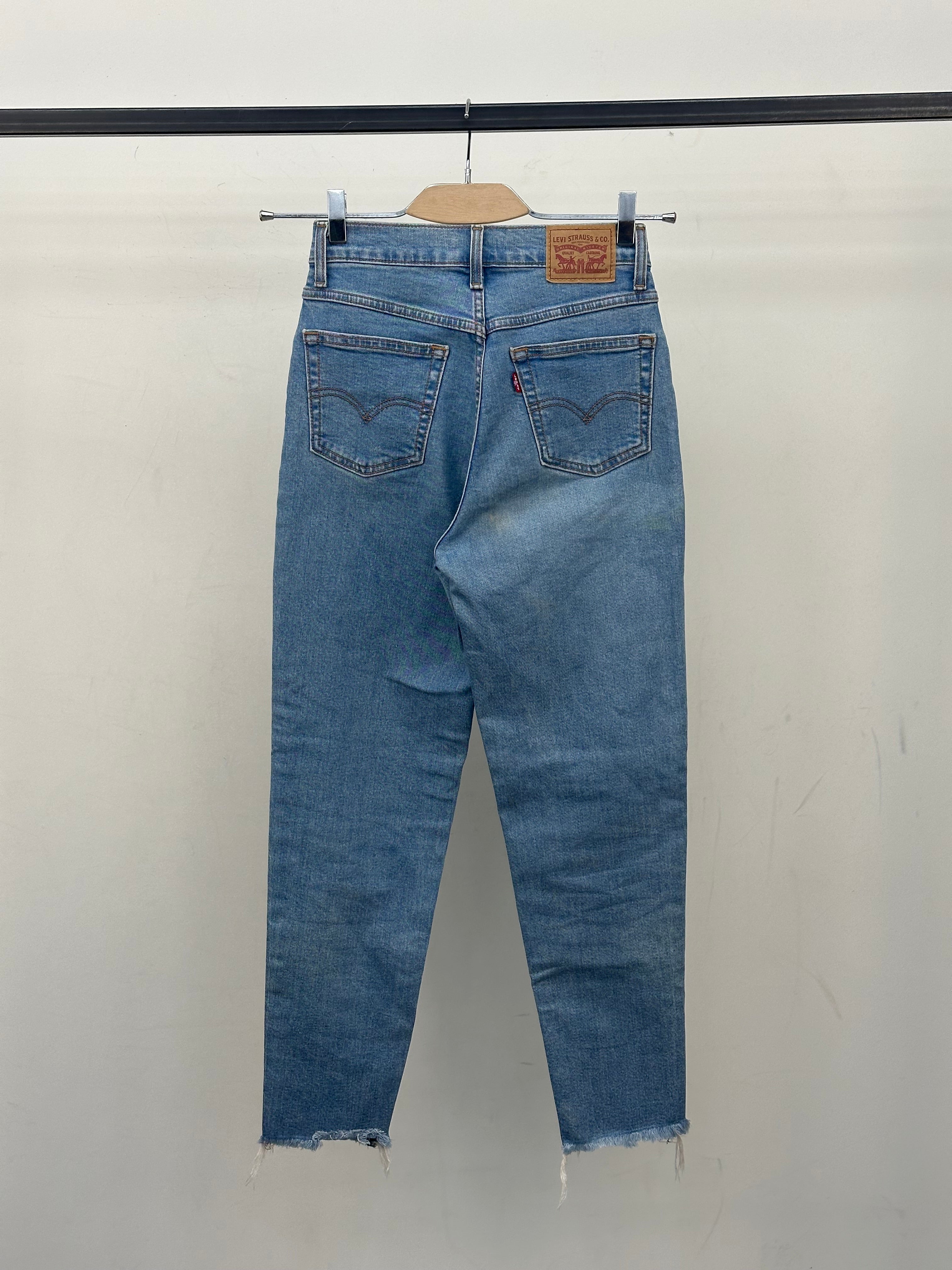 LEVI'S MOM JEAN FIT TAGLIA: 39 ITA = W25