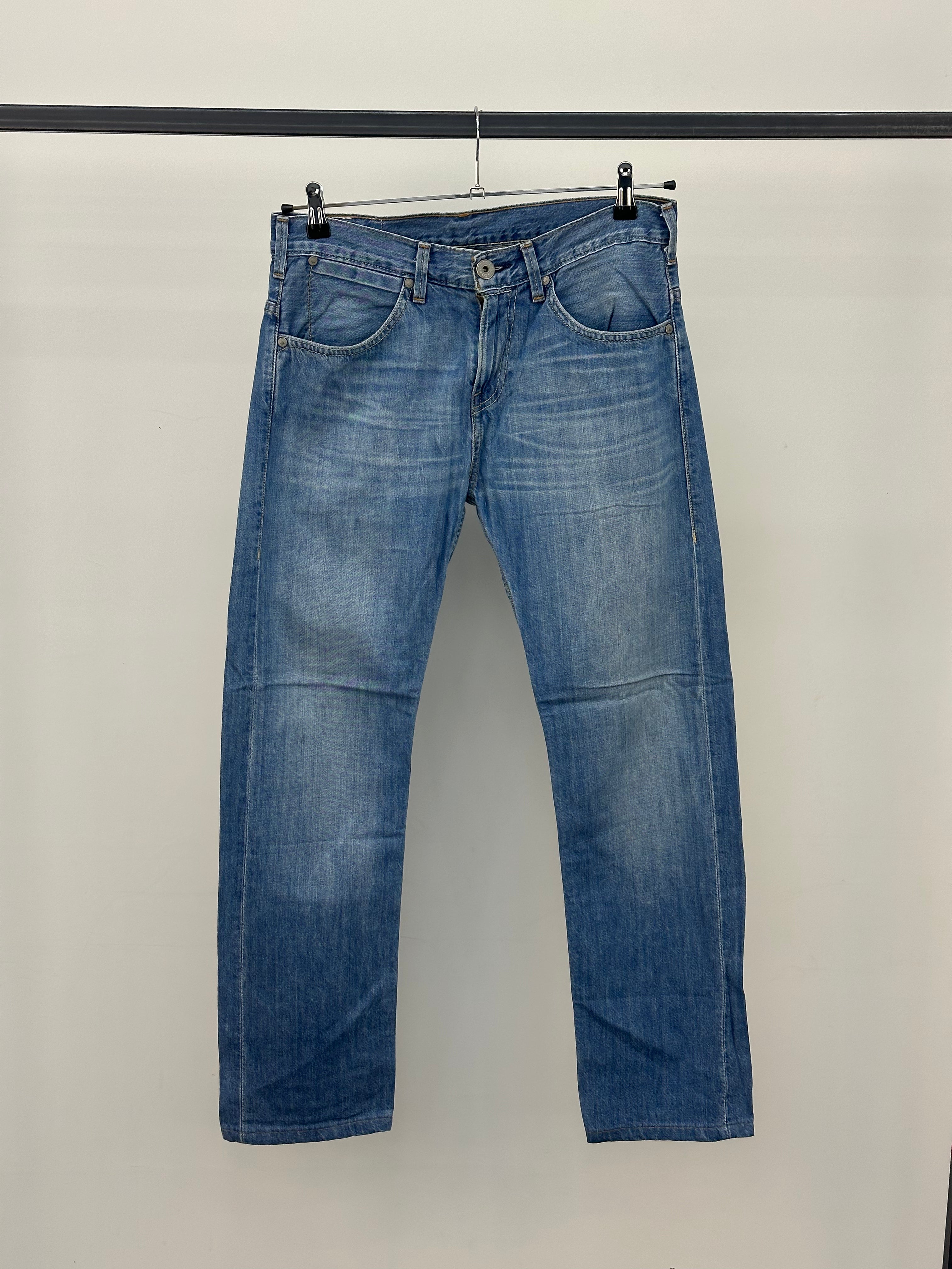 LEVI'S REGULAR FIT: 44 ITA = W30 L32