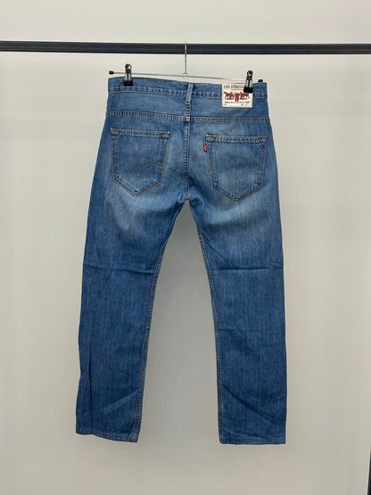 LEVI'S REGULAR FIT: 44 ITA = W30 L32